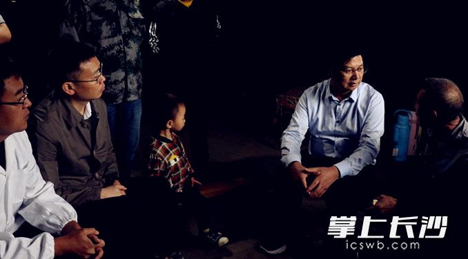 乐竞·体育博士团队走村串户。长沙晚报通讯员朱珊供图